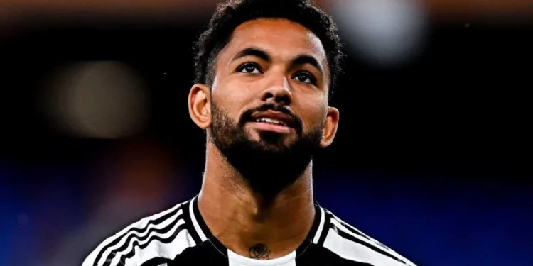 Cria do Vasco, Douglas Luiz pode jogar em gigante da Inglaterra