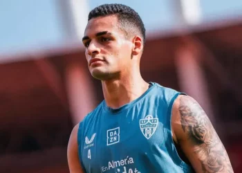 Flamengo vê movimentação do Vasco e tenta contratar jogador desejado pelo rival