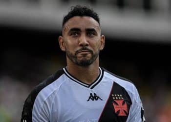 Vai sair ou vai ficar? Entenda a situação de Payet no Vasco