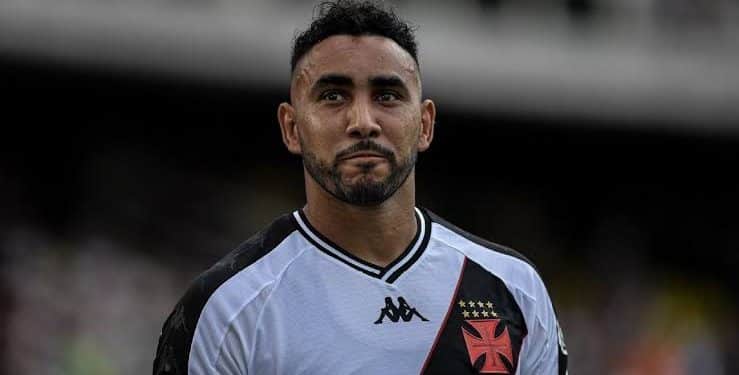 Vai sair ou vai ficar? Entenda a situação de Payet no Vasco