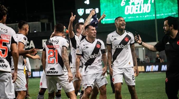 Assim como no Vasco, zagueiro não rende em clube gigante e tem contrato rescindido
