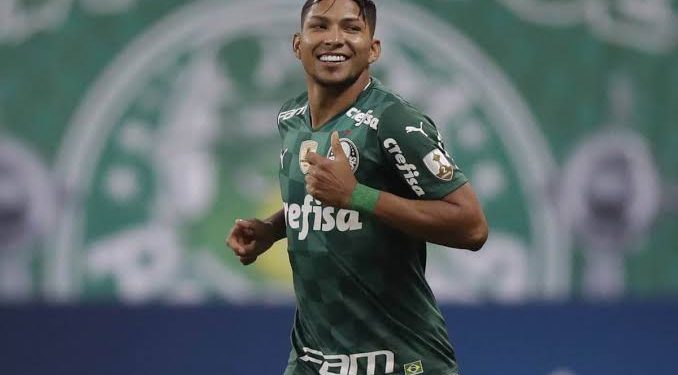 Vasco segue interessado em Rony, do Palmeiras