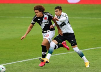 "Reviravolta..." Jogador super criticado no Vasco ganha destaque no futebol inglês