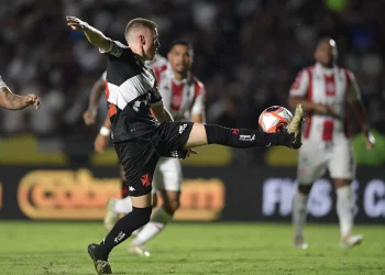 Sinceridade europeia? Domínguez é sincerão sobre mais um empate do Vasco