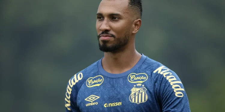 Torcida do Vasco comemora desistência do clube por atacante