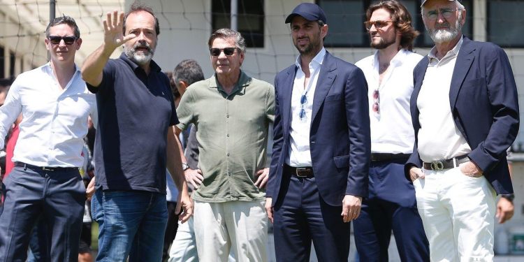 “Torcida revoltada!” Ex-vice do Flamengo defende contrato da 777 com o Vasco