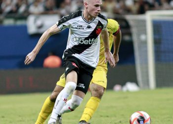 Vasco: Jogador criticado em 2024 ganha mais minutos na atual temporada e empolga torcida