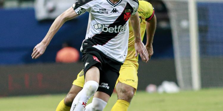 Vasco: Jogador criticado em 2024 ganha mais minutos na atual temporada e empolga torcida