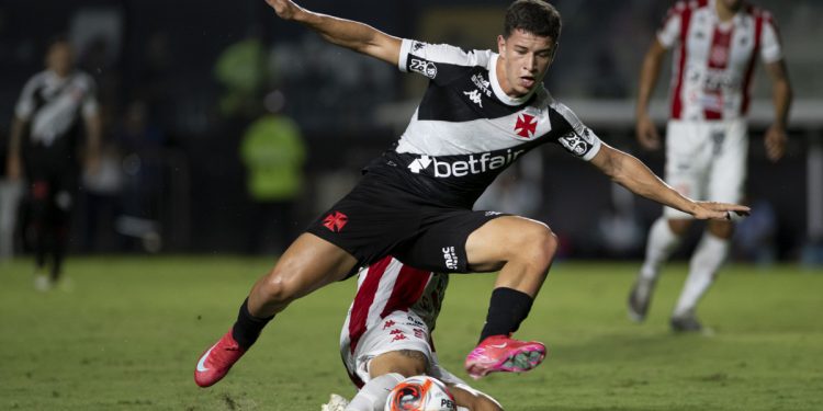 Vasco: Empate revela pontos fortes e fracos. Descubra o que mudou no time para 2025!