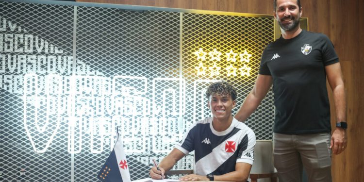 Vasco renova com grande promessa da base; confira