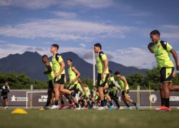 Vasco sofre derrota em jogo-treino contra o Volta Redonda