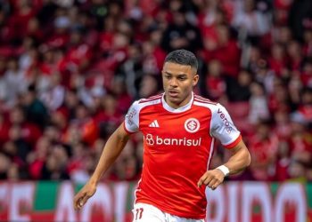 Vasco avança com atacante de peso