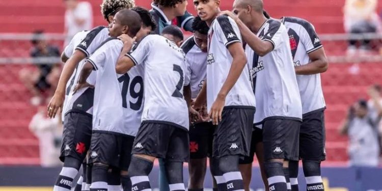 Vasco vence o Flamengo-SP por 5 a 3 e vai as quartas da Copinha