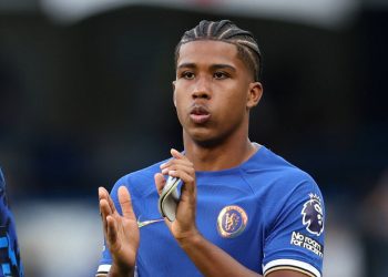 Cria do Vasco tem casa assaltada na Europa