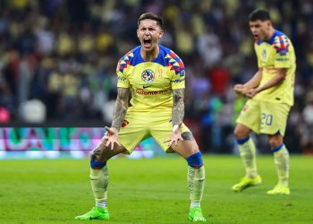 Vasco tenta envolver jogadores em negócio por atacante