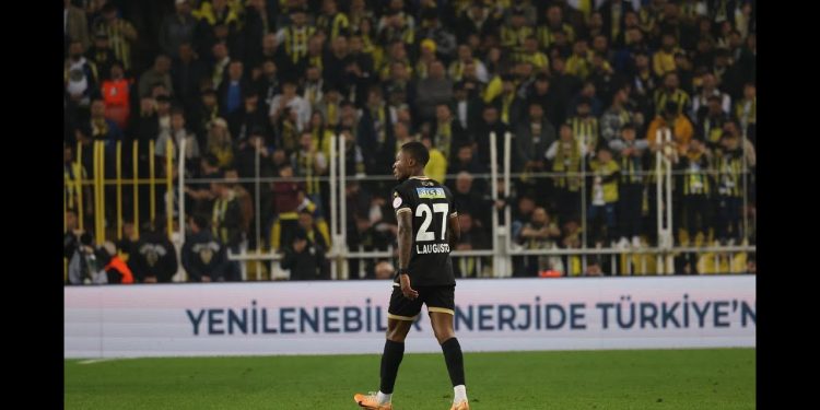 Confira números de Loide Augusto, alvo do Vasco