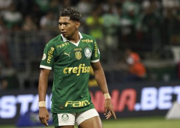 Vasco avança para fechar com atacante de impacto