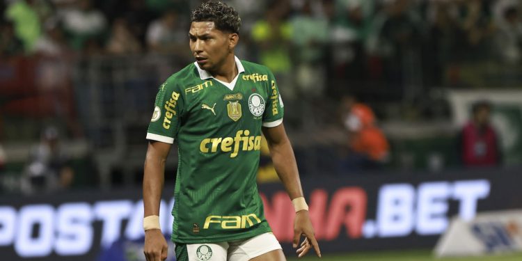 Vasco avança para fechar com atacante de impacto