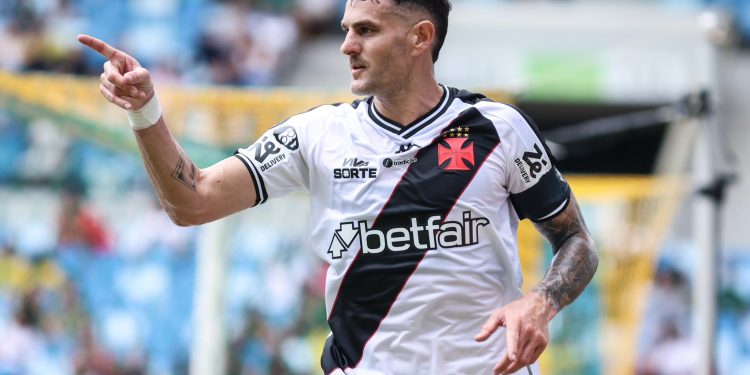 Qual é o salário de Vegetti no Vasco? Confira