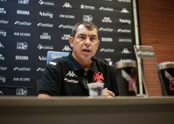 Vasco tem baixa e atacante passará por cirurgia