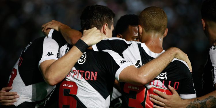 Jogador encostado do Vasco tenta fazer de tudo para recuperar espaço no clube