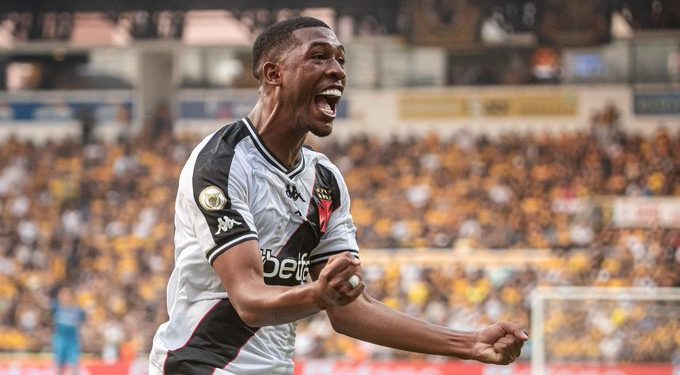 Alvo do Barcelona, joia do Vasco encaminha renovação com o Cruzmaltino