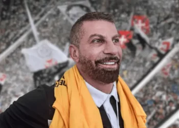 Após imbróglio, Vasco ganha mais uma opção na zaga