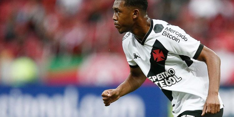 Barcelona pode tirar Rayan do Vasco de graça