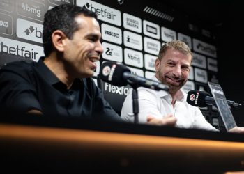 Bomba no mercado Vasco avança por artilheiro colombiano e fica perto de fechar contratação