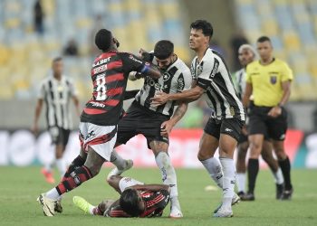 Botafogo ganha dois desfalques titulares de última hora contra o Vasco