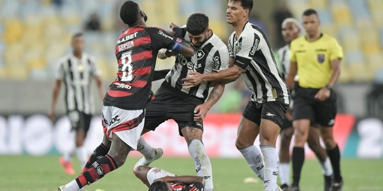 Botafogo ganha dois desfalques titulares de última hora contra o Vasco