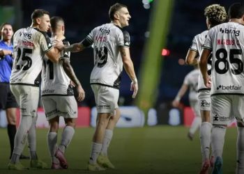 Clube brasileiro insiste e quer contratar titular do Vasco