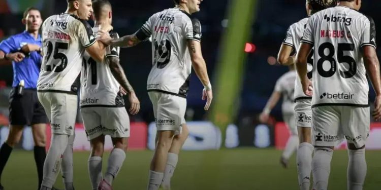 Clube brasileiro insiste e quer contratar titular do Vasco