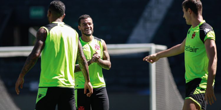 Com mudança, confira a escalação do Vasco contra o Flamengo