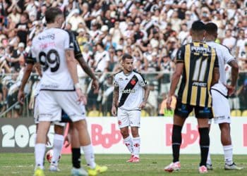 Confira os jogadores do Vasco relacionados para o clássico contra o Fluminense