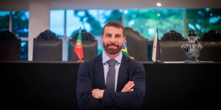 Edmundo critica diretor do Vasco e manda recado: "Pedrinho tem que botar a cara"