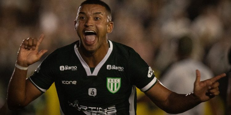 Ele era criticado no Vasco e agora virou "carrasco" dos grandes no Cariocão