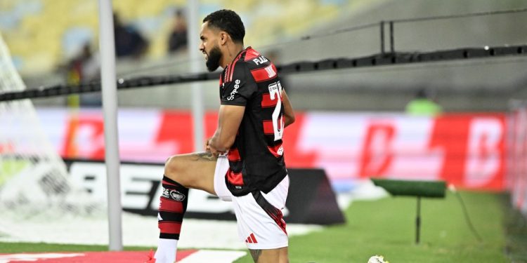 Flamengo pode ter até 3 desfalques titulares contra o Vasco