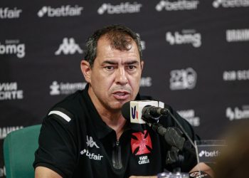 Jogador "colocado no mercado" pelo Vasco pode ser surpresa contra o Flamengo