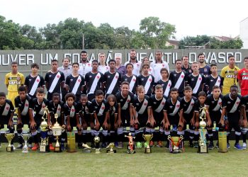 Jogador da base do Vasco é baleado; confira quem é