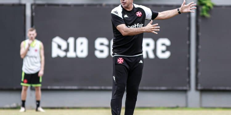 Jogador do Vasco é cortado do clássico; Motivo é exposto