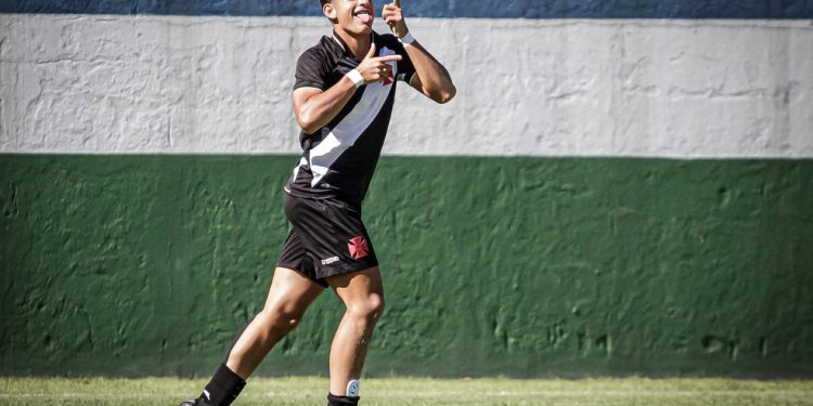 Seleção da Itália monitora joia do Vasco