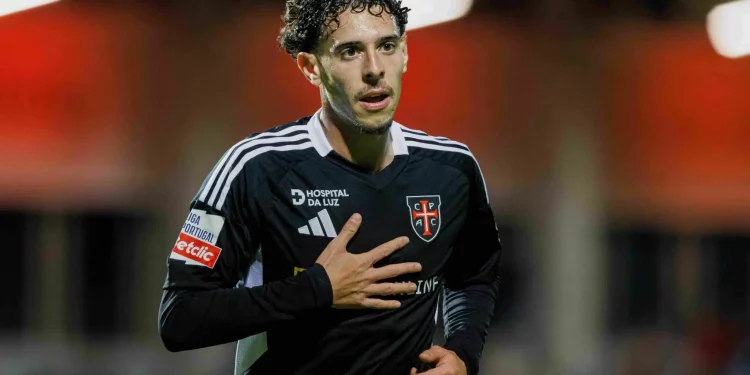 Nuno dá ok e Vasco fica perto de atacante; confira tempo de contrato