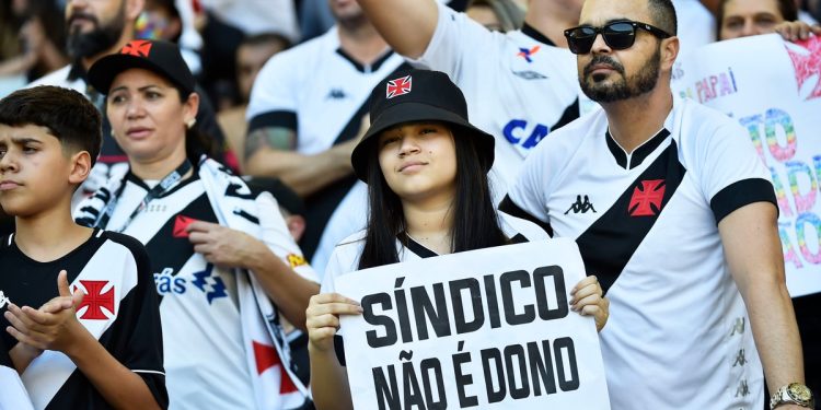 Torcida do Flamengo ignora o Vasco e já organiza excursão visando a final do Carioca