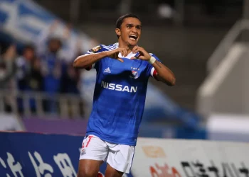 Alvo do Vasco publica foto dentro de avião e anima torcida vascaína