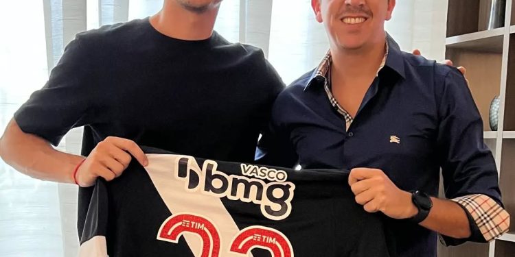 Vasco: Empresário de Capasso dá declaração polêmica sobre futuro do jogador
