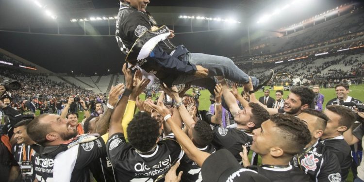 Vasco tenta a contração de jogador querido pela torcida do Corinthians