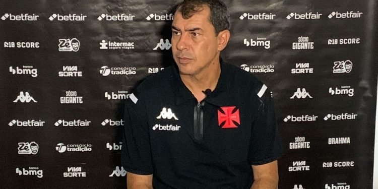 Vasco tropeça, torcida vaia e Carille admite falta de agressividade no empate com o Sampaio Corrêa