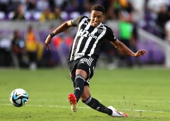 Vasco vai contratar o atacante Palácios? Entenda a situação