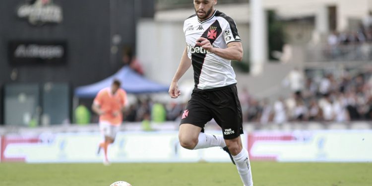 Vasco vai rescindir com De Lucca? Clube toma atitude